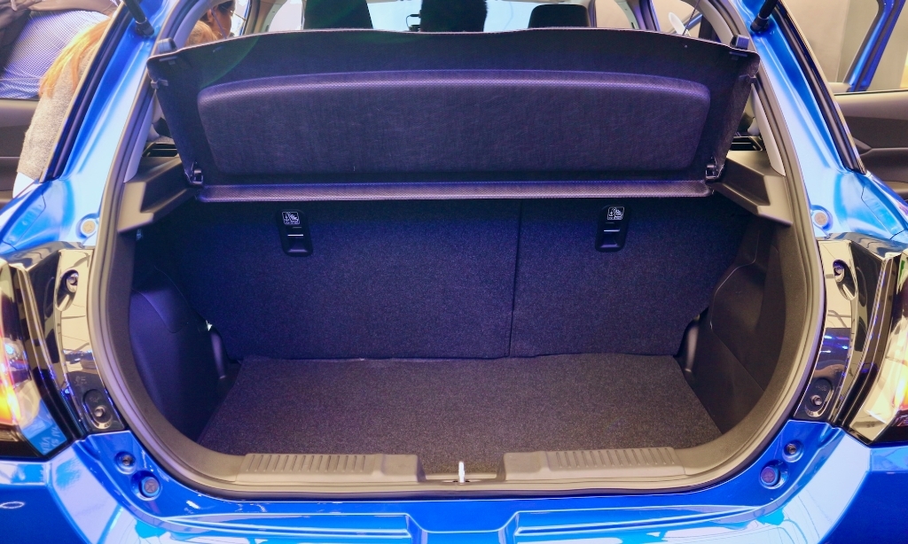 Suzuki Swift 2025 ra mắt giá 569-577 triệu đồng