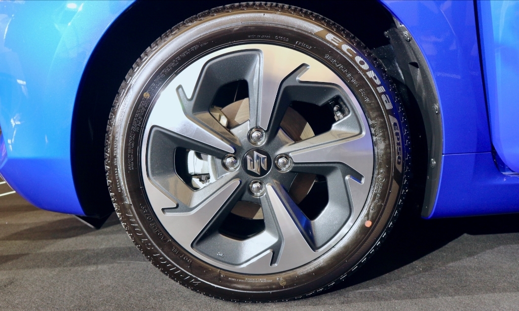 Suzuki Swift 2025 ra mắt giá 569-577 triệu đồng