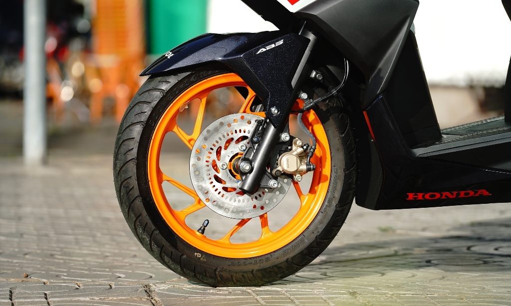 Honda Vario 160 Repsol nhập khẩu có giá hơn 80 triệu đồng