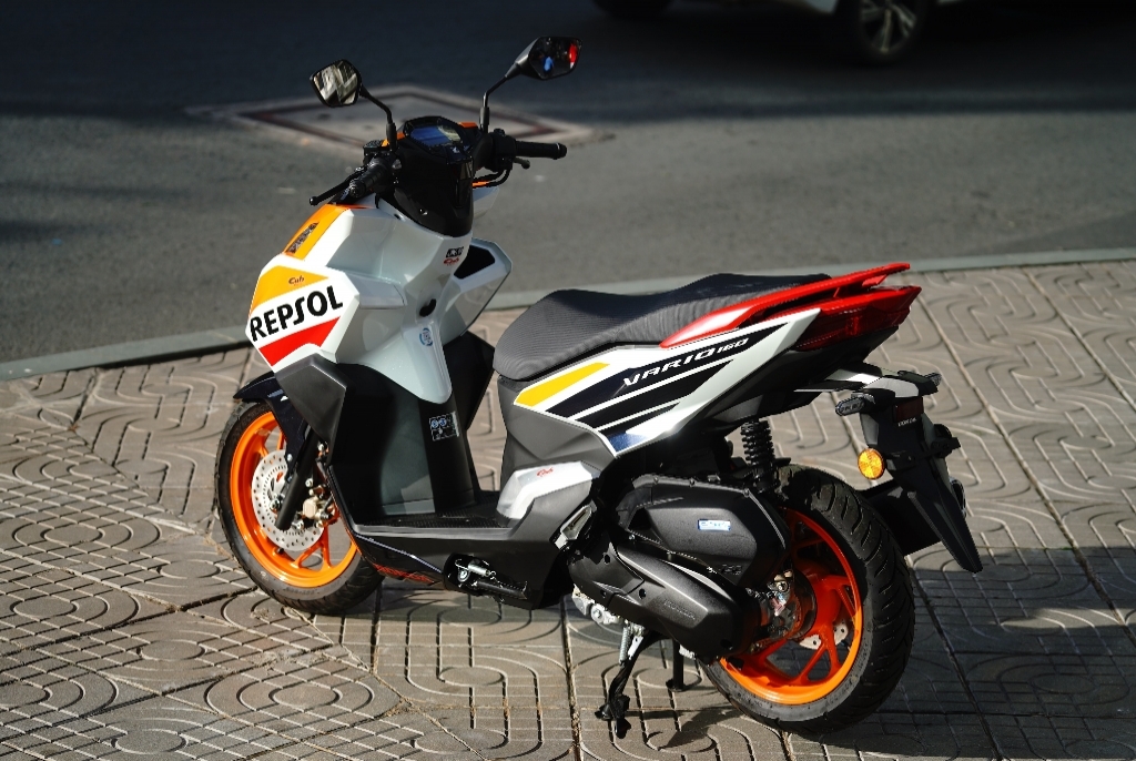 Honda Vario 160 Repsol nhập khẩu có giá hơn 80 triệu đồng