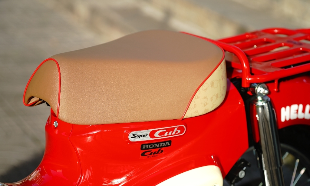 Honda Super Cub 50 bản Hello Kitty lần đầu ra mắt tại Việt Nam