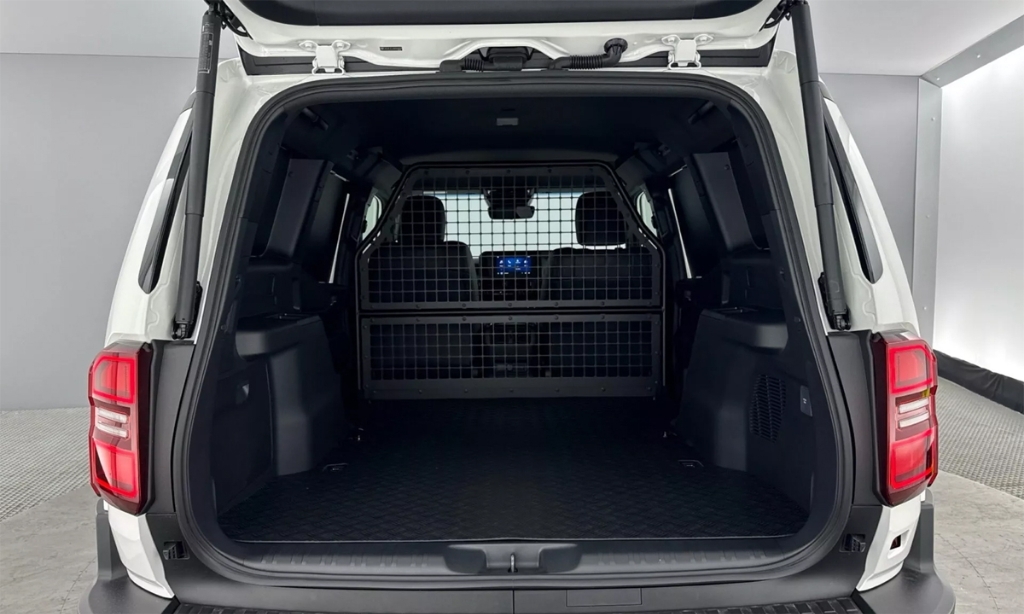 Toyota Land Cruiser Prado ra mắt phiên bản chuyên chở hàng