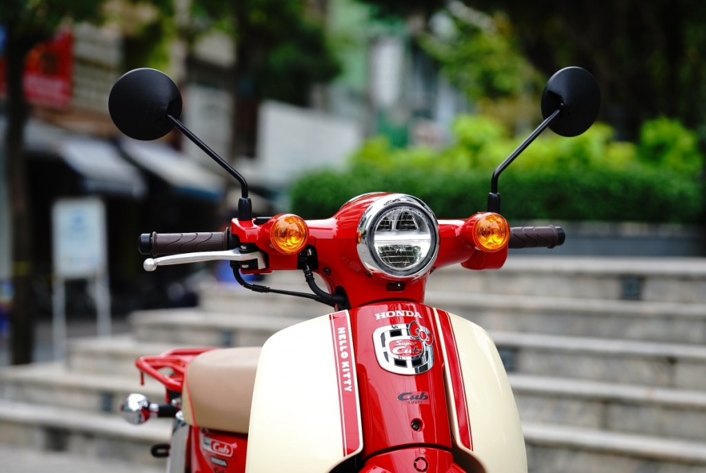 Honda Super Cub 110 bản Hello Kitty nhập khẩu Nhật lần đầu tiền về Việt Nam