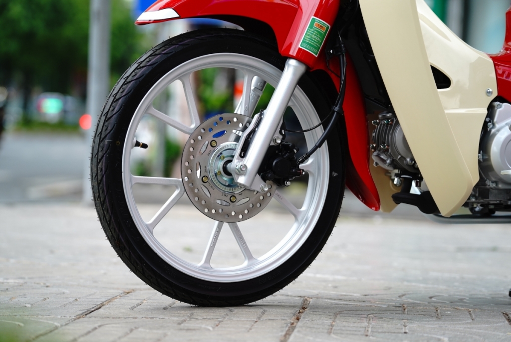 Honda Super Cub 110 bản Hello Kitty nhập khẩu Nhật lần đầu tiền về Việt Nam