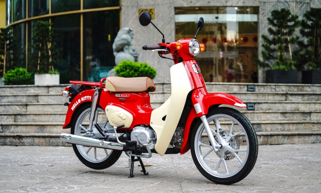 Honda Super Cub 110 bản Hello Kitty nhập khẩu Nhật lần đầu tiền về Việt Nam