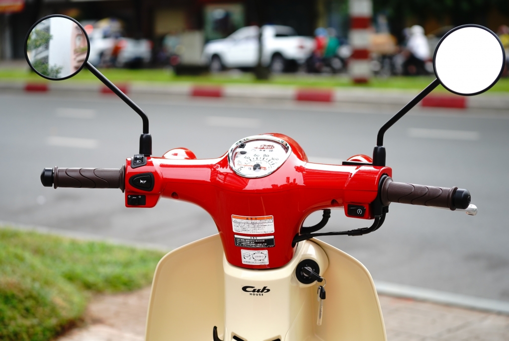 Honda Super Cub 110 bản Hello Kitty nhập khẩu Nhật lần đầu tiền về Việt Nam