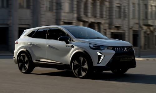 Mitsubishi Grandis tái sinh dưới hình hài SUV hybrid