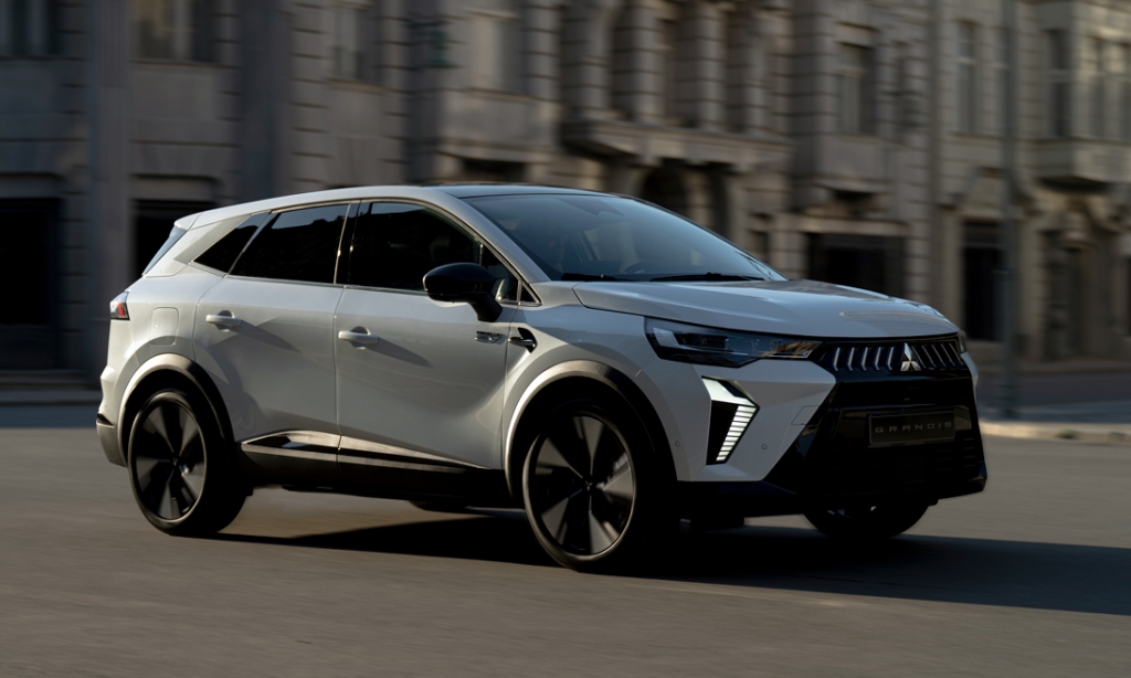 Mitsubishi Grandis tái sinh dưới hình hài SUV hybrid