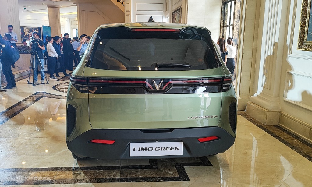 VinFast Limo Green MPV đầu tiên của hãng xe Việt lộ diện