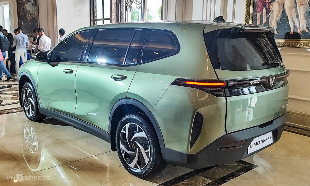 VinFast Limo Green MPV đầu tiên của hãng xe Việt lộ diện