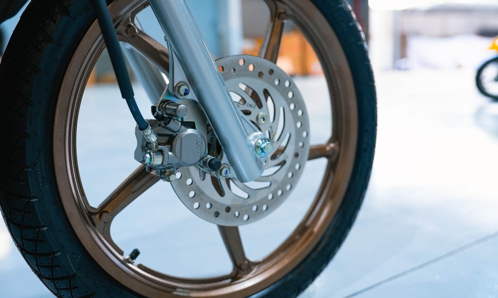 Cận cảnh Honda Wave 125R đầu tiên về Việt Nam