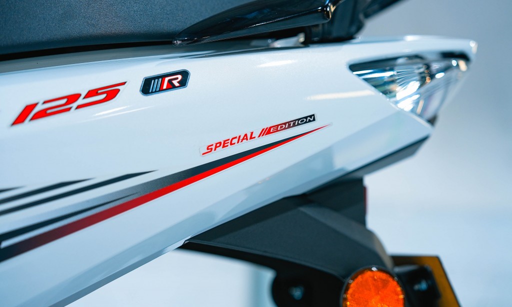 Cận cảnh Honda Wave 125R đầu tiên về Việt Nam