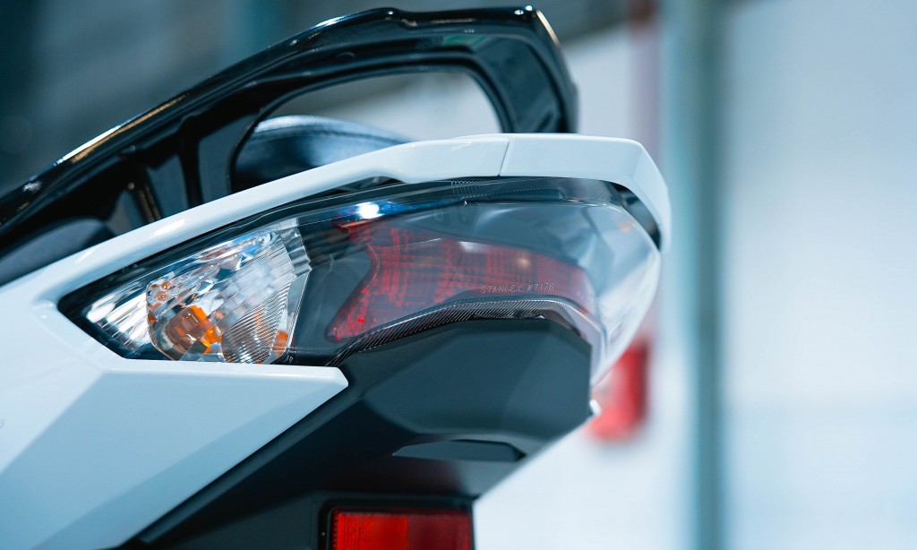 Cận cảnh Honda Wave 125R đầu tiên về Việt Nam