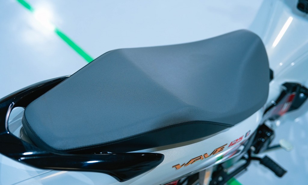 Cận cảnh Honda Wave 125R đầu tiên về Việt Nam